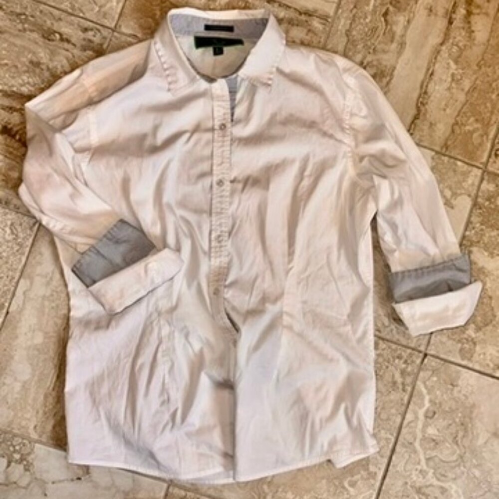 C. Wonder White Navy Dot Button Down Shirt Size M